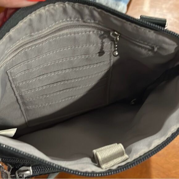 Baggallini gray and black crossbody bag with adjustable straps - Picture 5 of 7